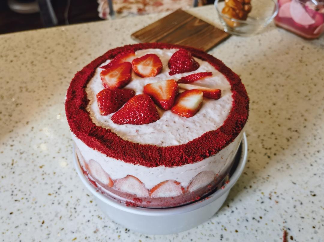 草莓慕斯蛋糕