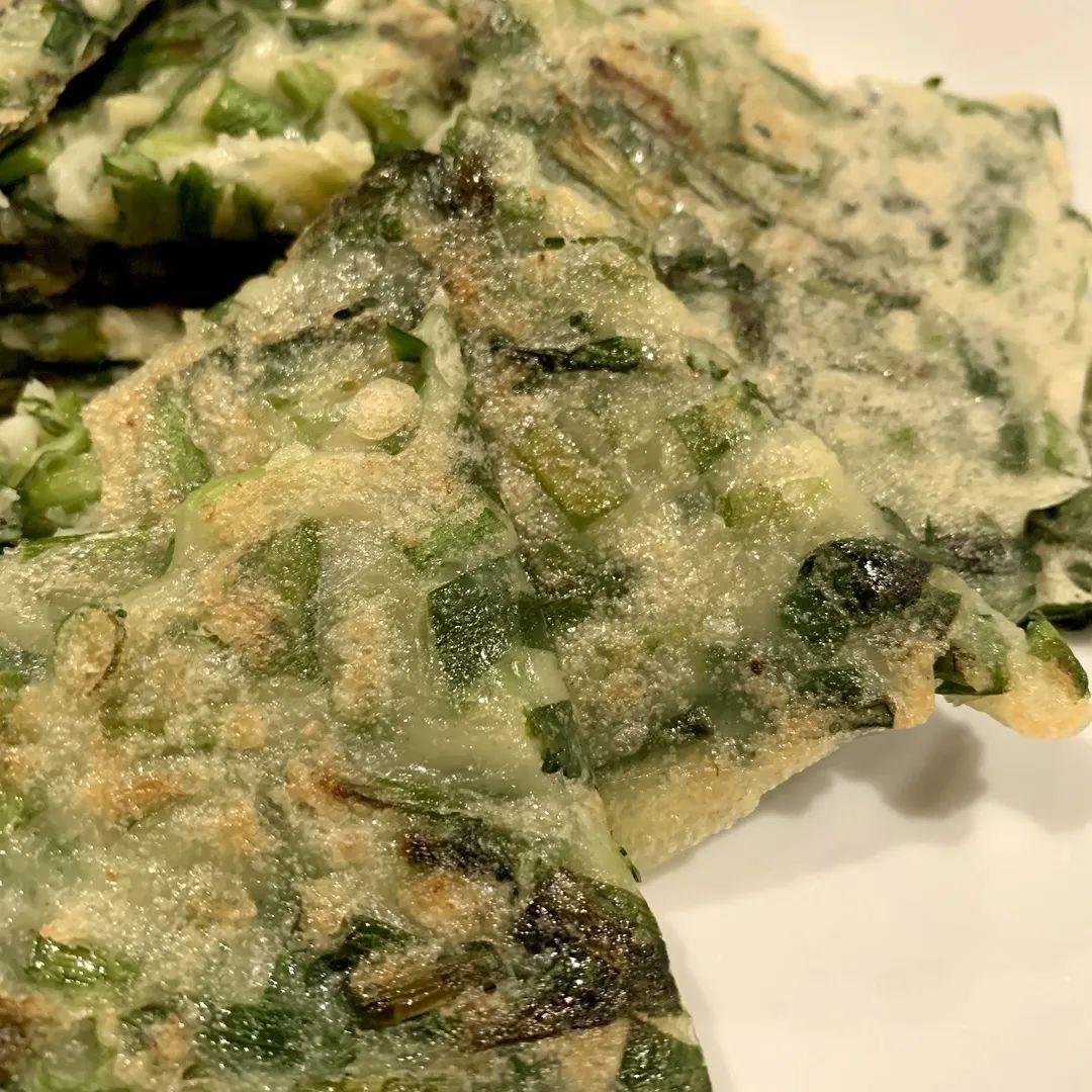 韭菜香葱鸡蛋饼的做法