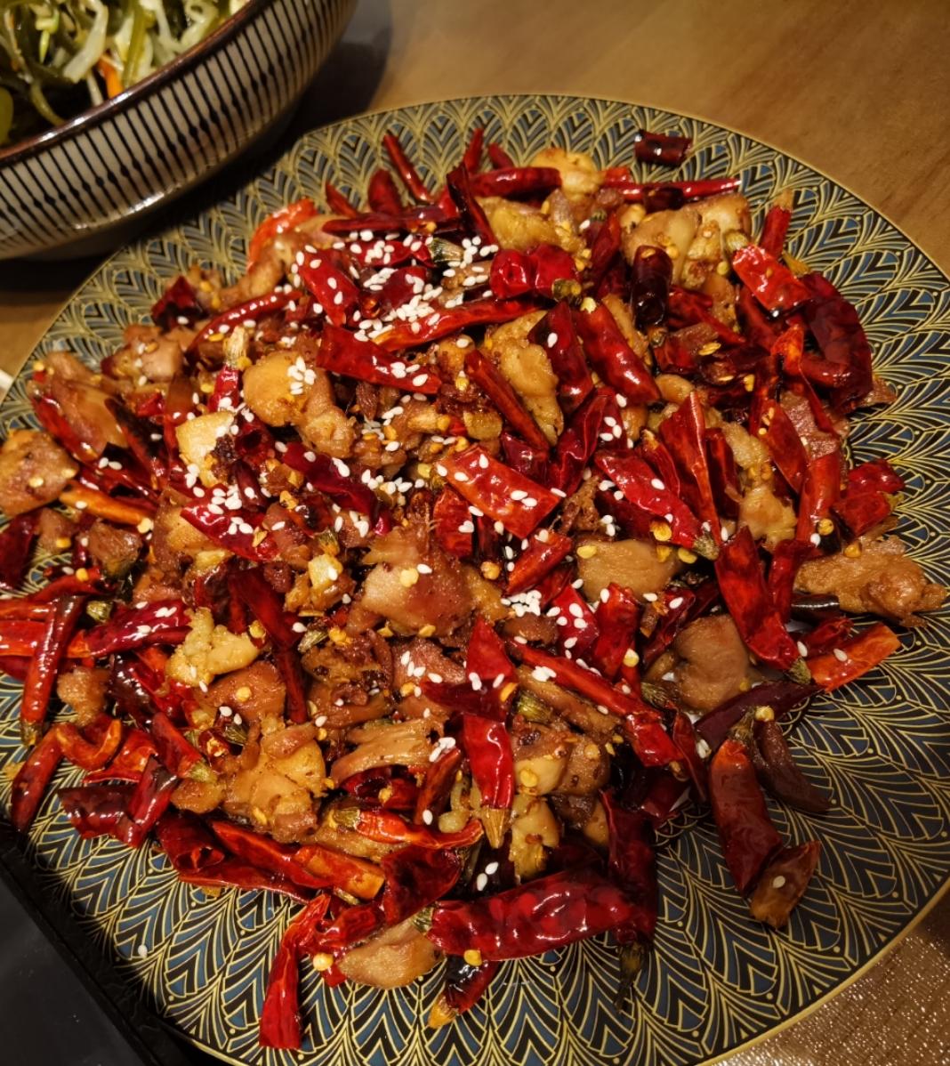 外酥里嫩麻辣鲜香～辣子鸡丁