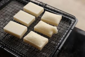 糖汁烤日式年糕的做法 步骤2