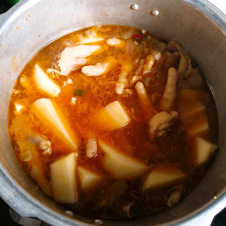 超入味的鸡爪煲，吃过就忘不了