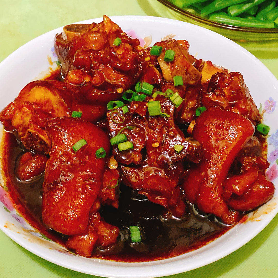 美味的家常菜：红烧猪蹄