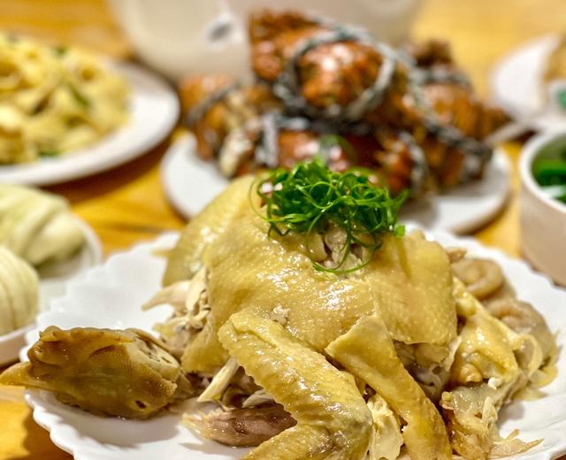 【一鸡三吃】~手撕鸡+鸡汁烧豆腐皮+竹笙菌菇鸡架汤 小美版的做法