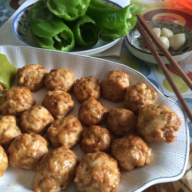 青椒烤鸡肉丸