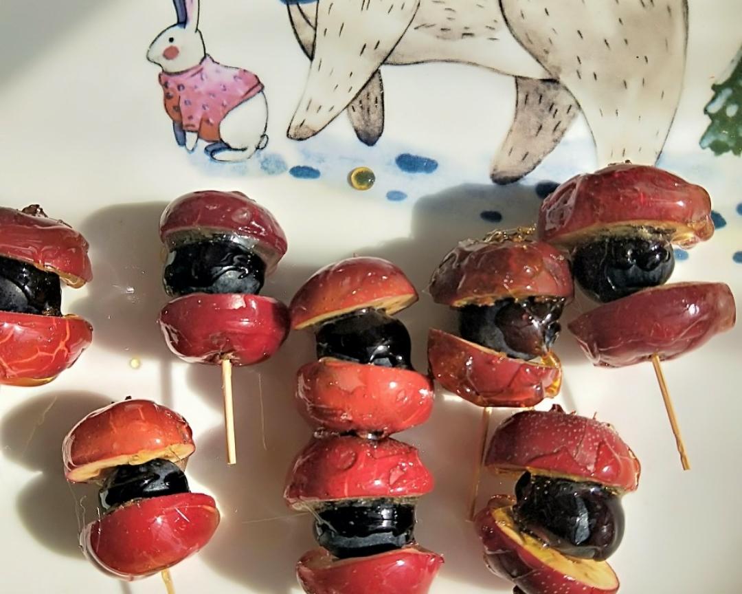 暖暖的阳光和自制蓝莓糖葫芦更配呦～的做法