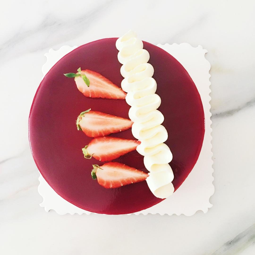 草莓淋面慕斯