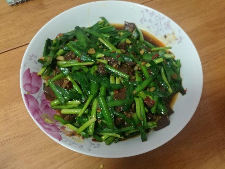 厨师长教你：“韭菜烧鸭血”的正宗做法，非常下饭