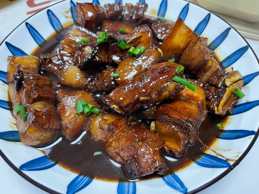 红烧肉炖鹌鹑蛋