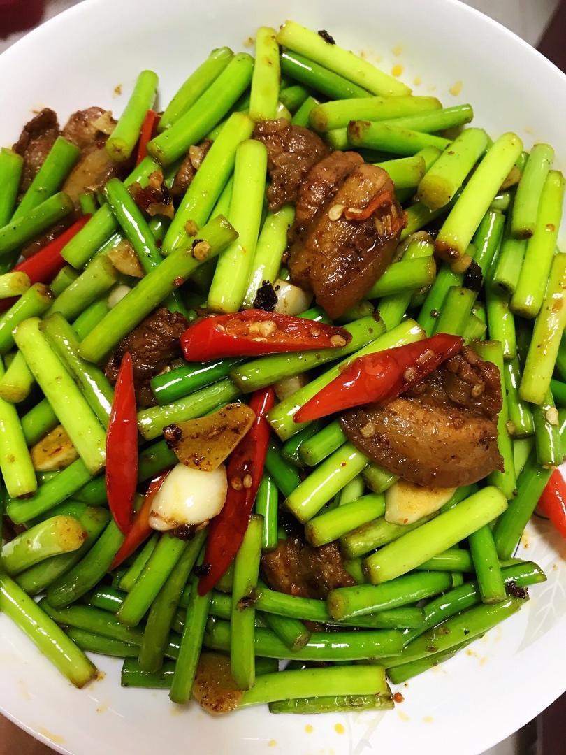 家常菜蒜薹炒肉（蒜苔炒肉）