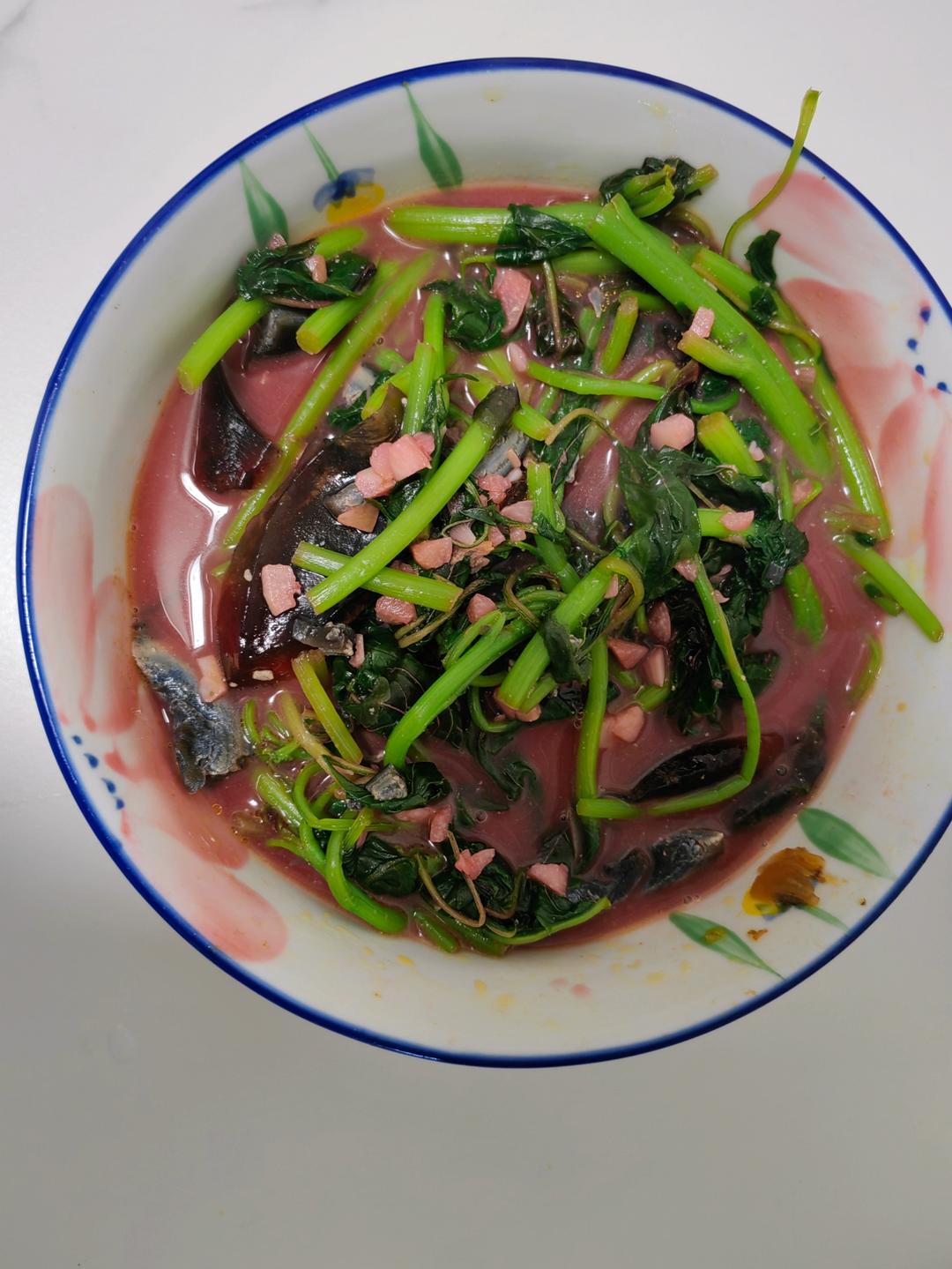 超好吃超简单的客家菜——红苋菜皮蛋煲