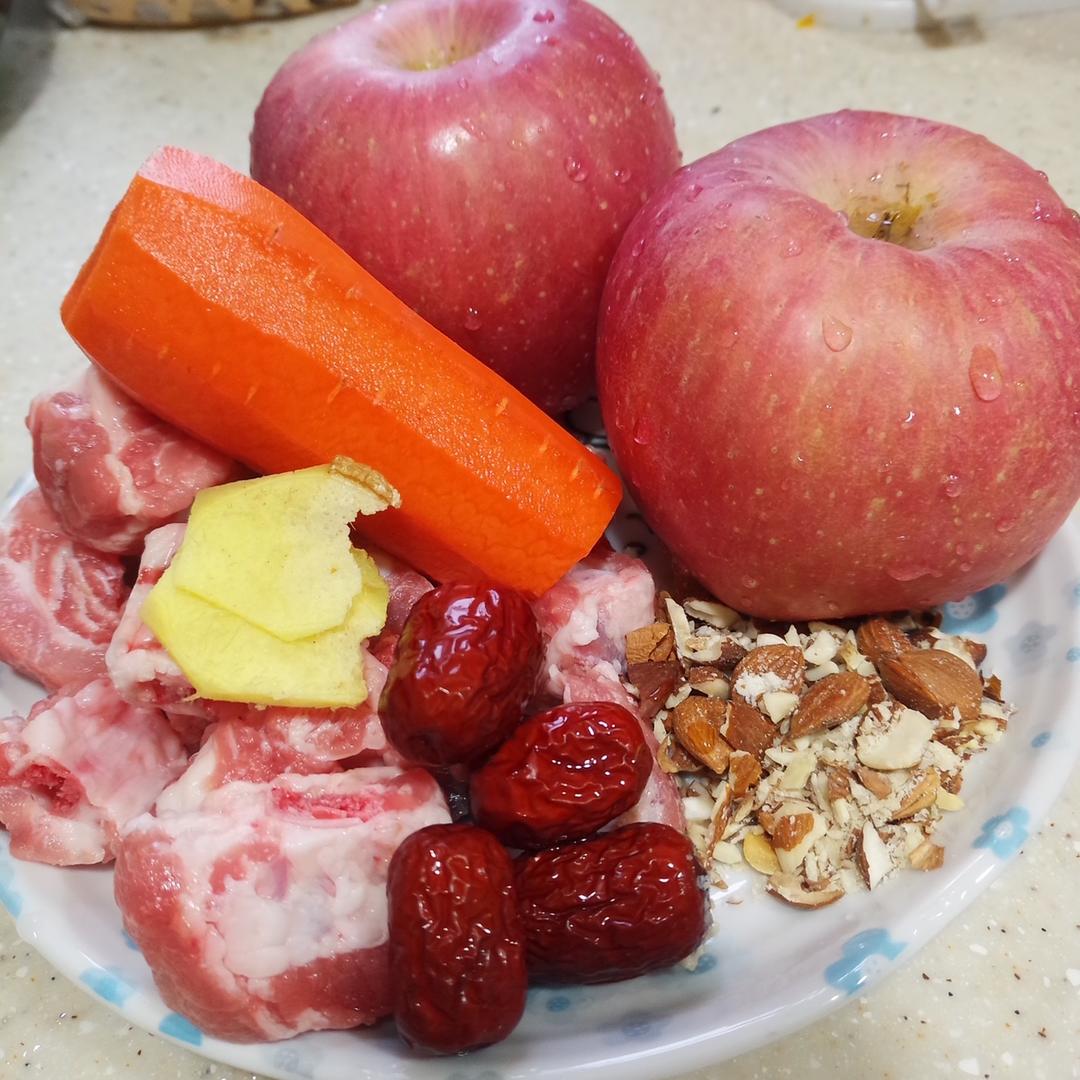 苹果杏仁红萝卜排骨汤（止咳平喘食疗汤🥣）的做法 步骤1