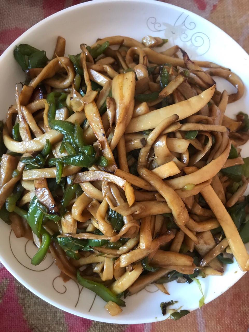 青椒素炒杏鲍菇
