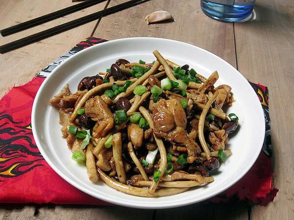 茶树菇炒鸡肉