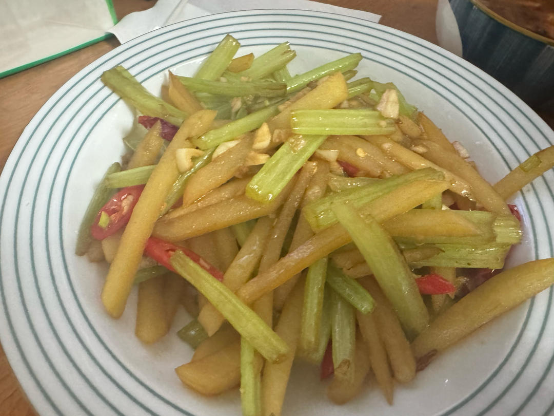 炒土豆丝芹菜丝