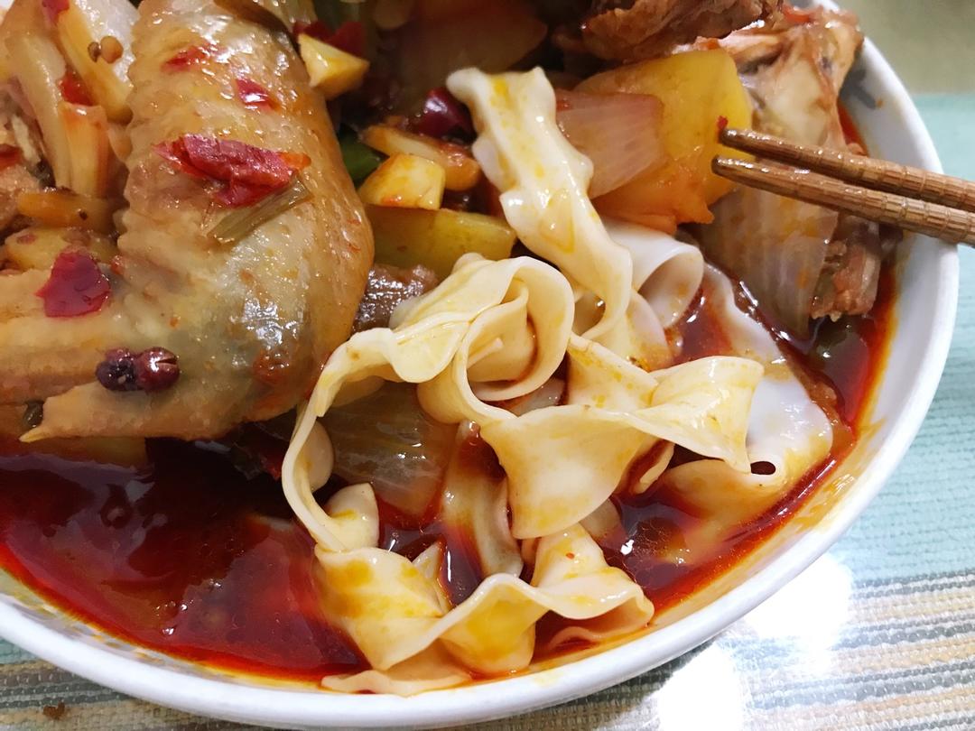 家常大盘鸡加手擀宽面