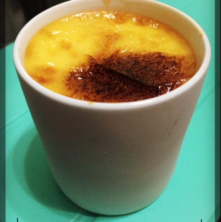 Crèmebrulée。法式烤布雷。焦糖布丁。