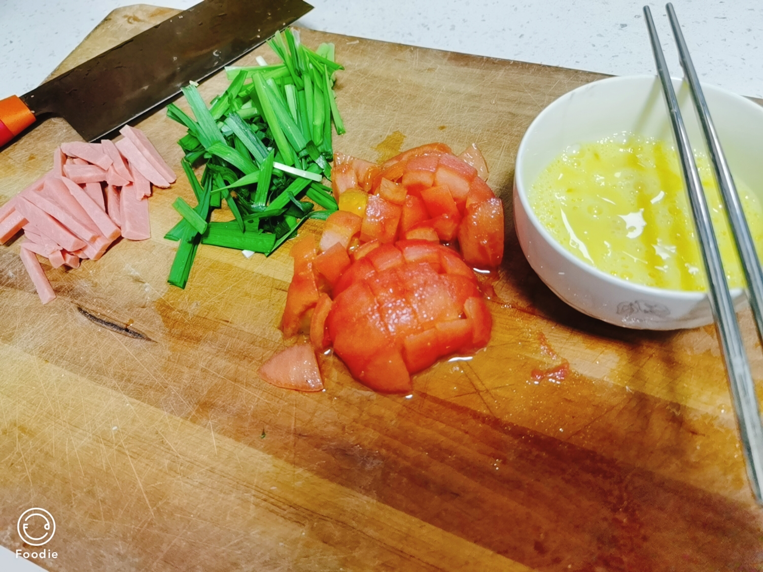 美味有食欲的西红柿韭菜鸡蛋汤🍅的做法 步骤1