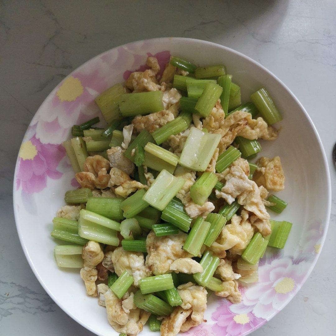 芹菜炒鸡蛋