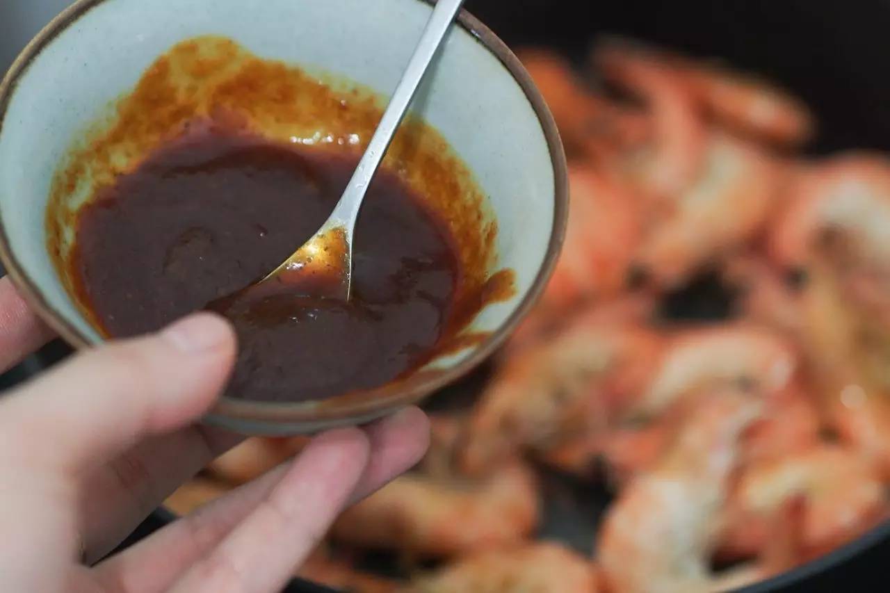 油焖沙茶虾的做法 步骤7