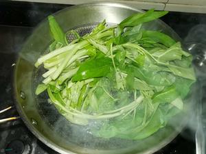 广东大排档风味椒丝腐乳炒空心菜的做法 步骤3