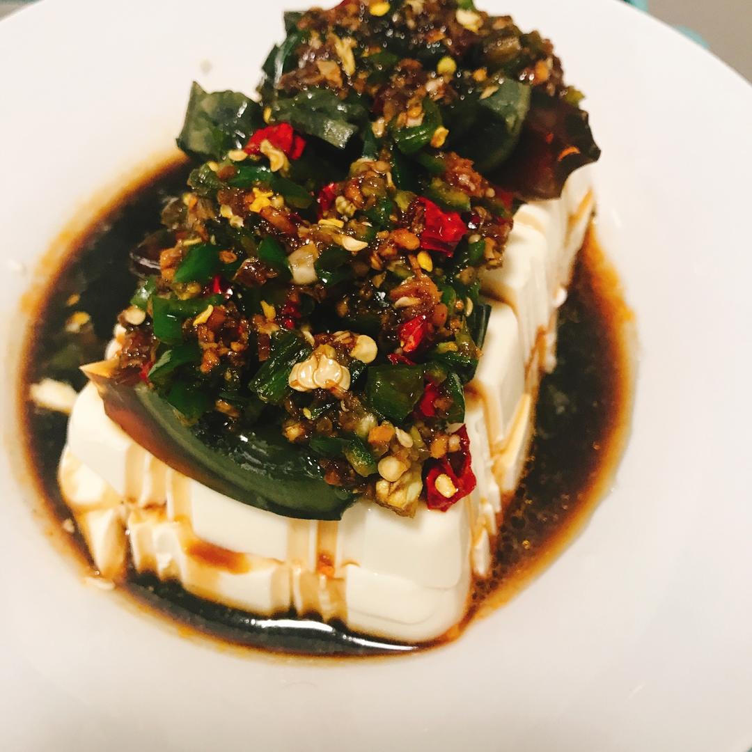 皮蛋拌豆腐