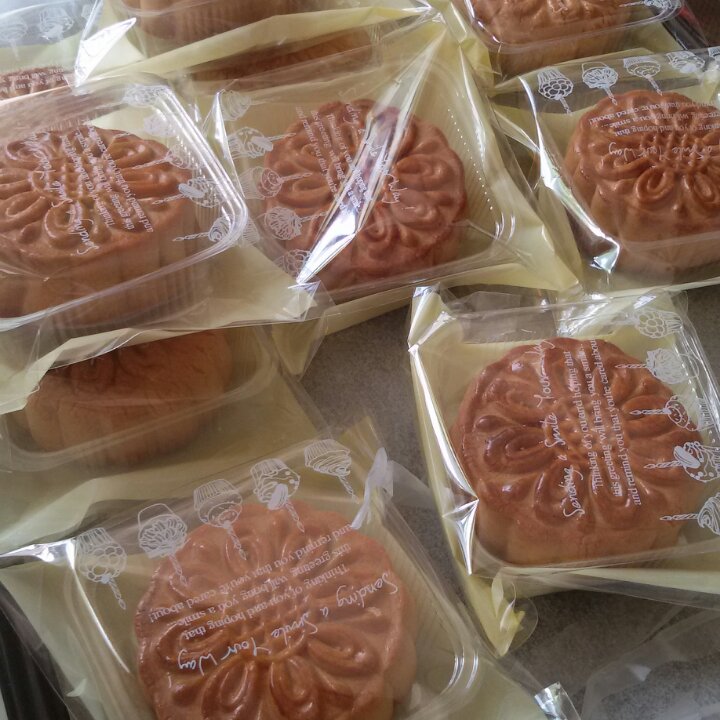 广式月饼－－蛋黄豆沙月饼