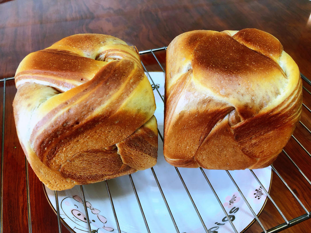 提拉米苏吐司｜附四股辫编法