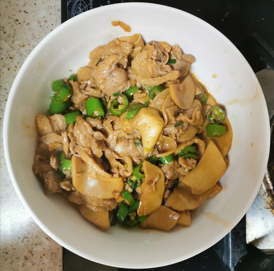 青椒杏鲍菇炒五花肉（比放了味精还要鲜）