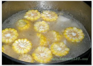 玉米排骨汤的做法 步骤4