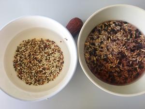 健康低卡——胡椒虾+蒜泥豇豆+杂粮饭的做法 步骤1