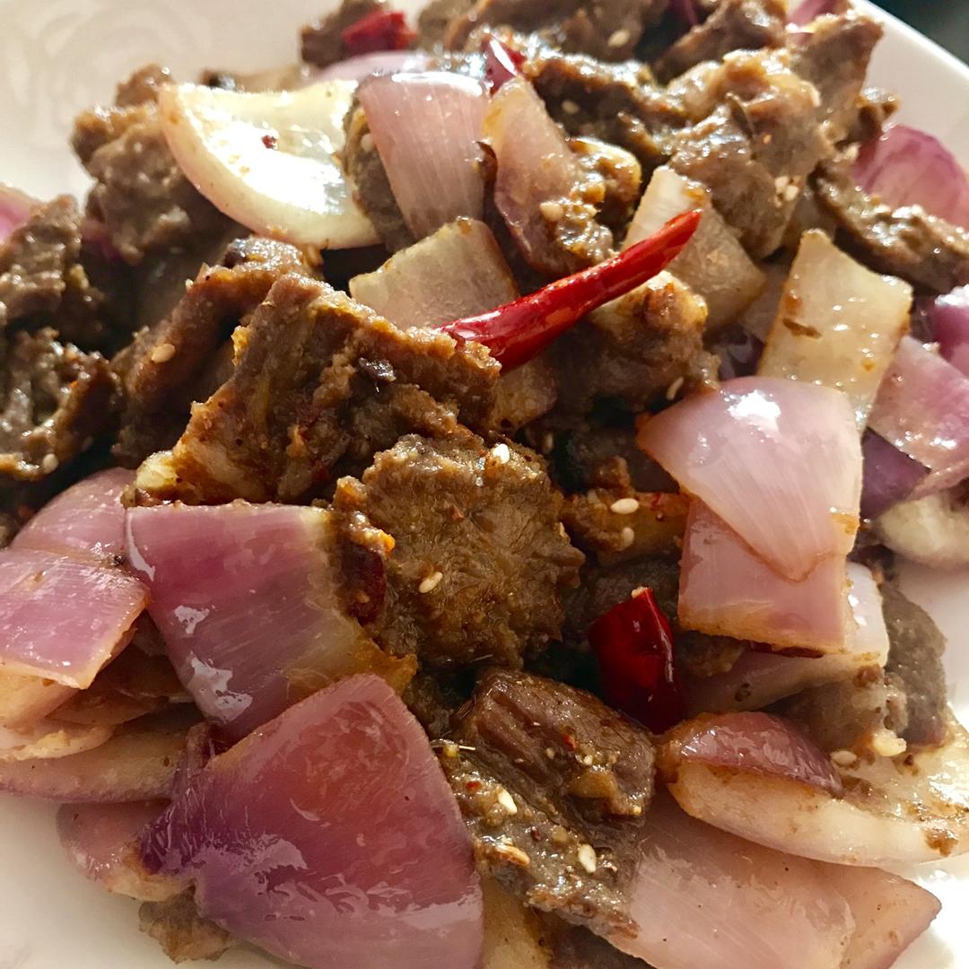 孜然洋葱炒牛肉粒