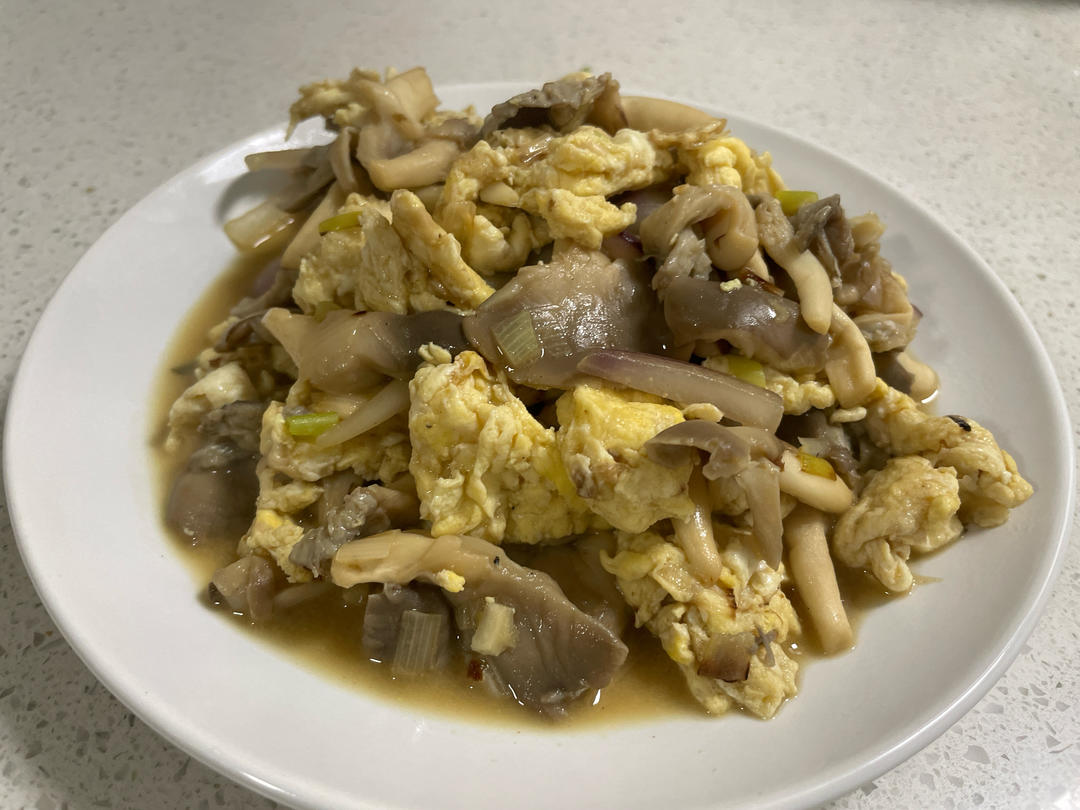蘑菇炒鸡蛋	平菇这样炒，鲜美无比巨好吃