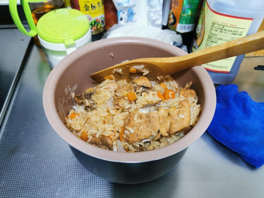 喷香排骨焖饭（爆好吃）