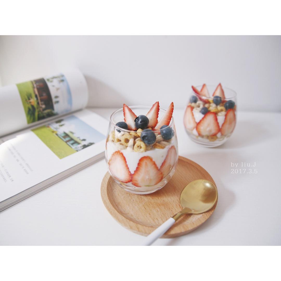 椰奶酒香草莓芝士杯（超快手呱呱杯）