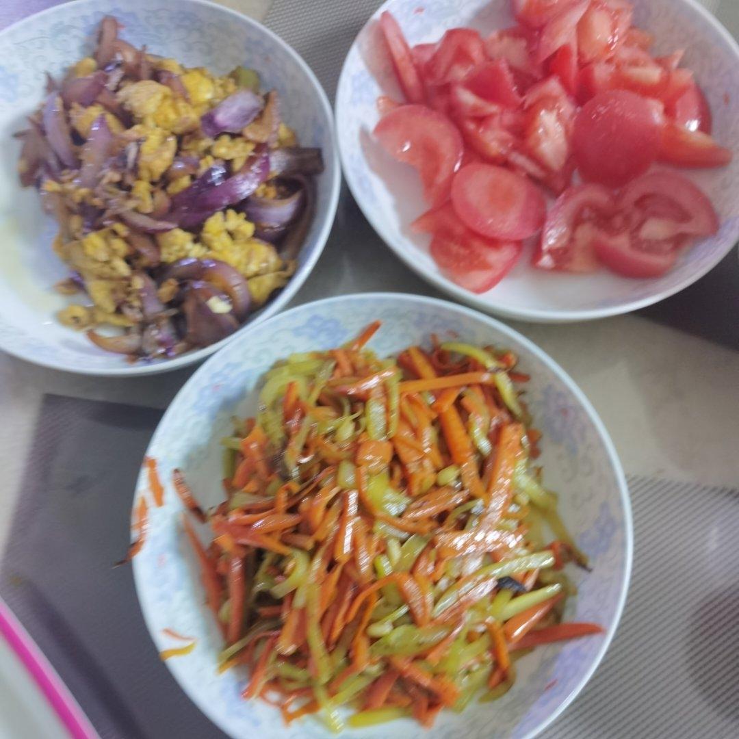 一上桌就空盘的莴笋丝