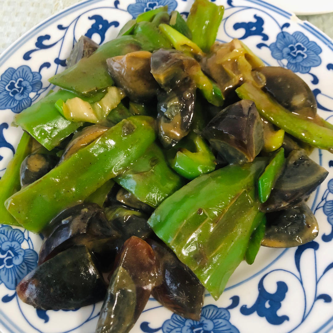 青椒炒皮蛋（超简单）