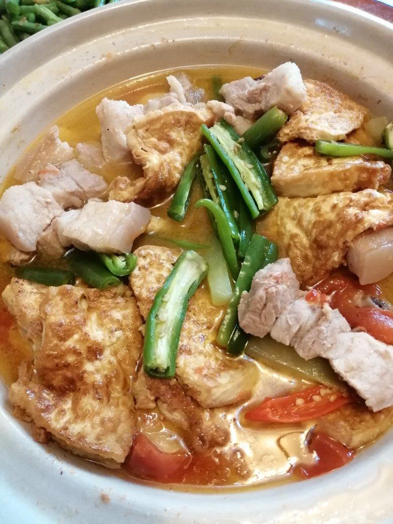 阿董200002做的五花肉香煎豆腐煲