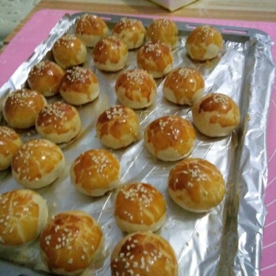 蛋黄酥 Danhuangsu
