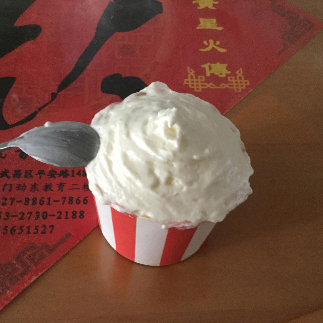 原味海绵纸杯蛋糕（非常适合裱花、盖糖皮的cupcake方子）