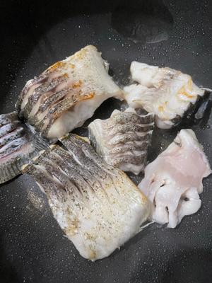 普宁豆酱煮鱼的做法 步骤2
