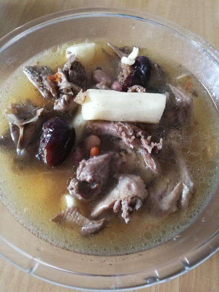 山药枸杞乳鸽汤