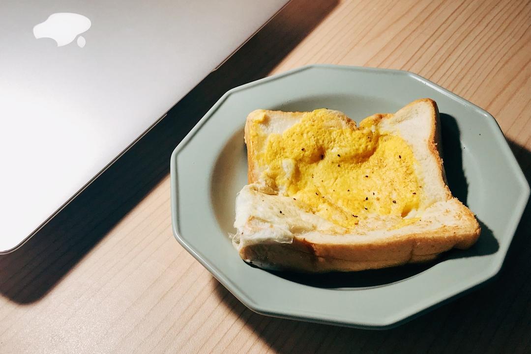 超懒版鸡蛋和吐司