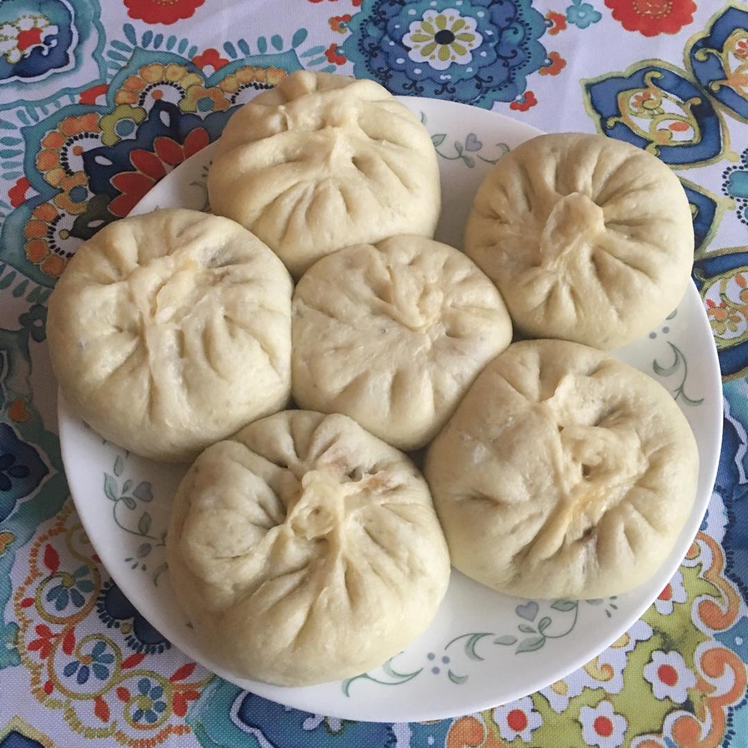 酱肉包升级版（加了点木耳和芹菜 好吃惨了）