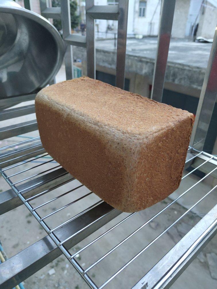 高纤低脂的全麦核桃吐司