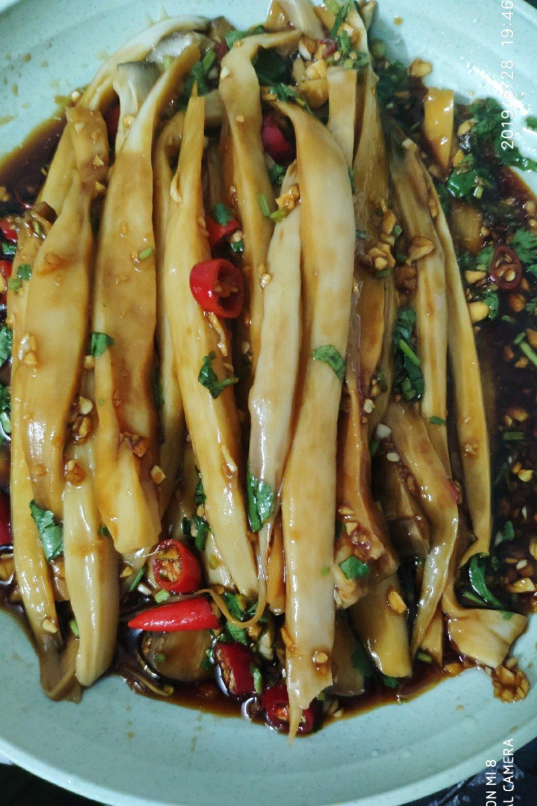 凉拌手撕杏鲍菇-风味十足，有嚼劲！