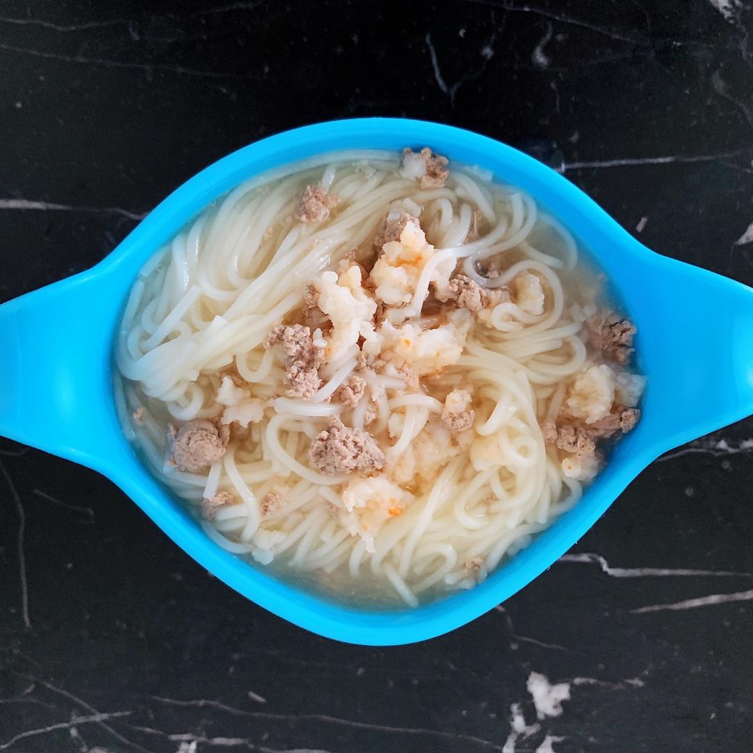 皮卡宝宝爱吃饭