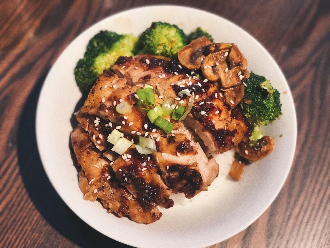 酷炫屌炸天好吃的煎鸡胸肉（香蒜蜂蜜煎鸡胸肉）