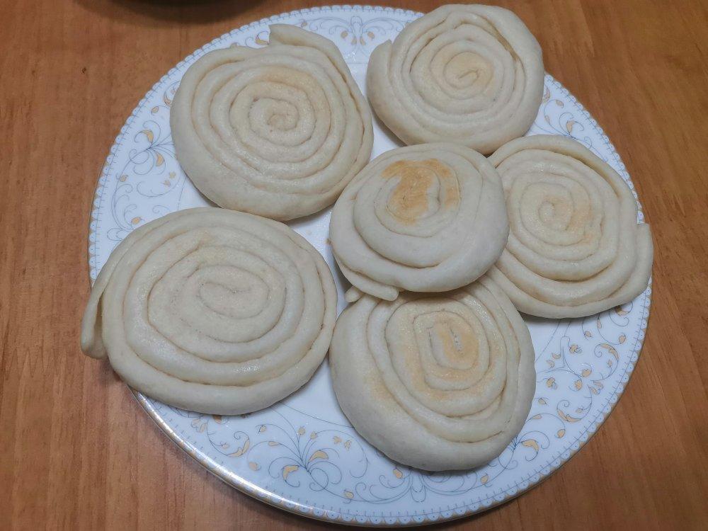 盘阳饼 外表焦香内里松软 面香味十足 可以一圈一圈撕着吃 附细节视频详解