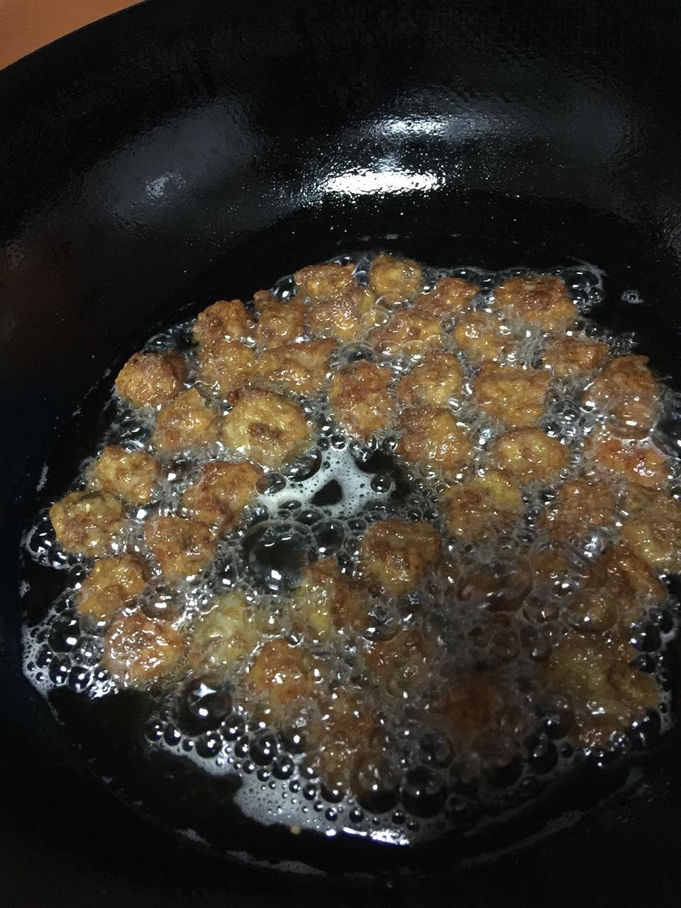 酥炸肉丸子