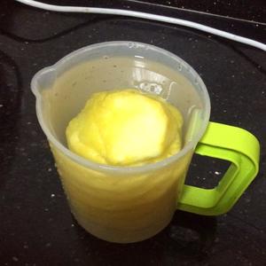 鲜榨菠萝汁的做法 步骤1